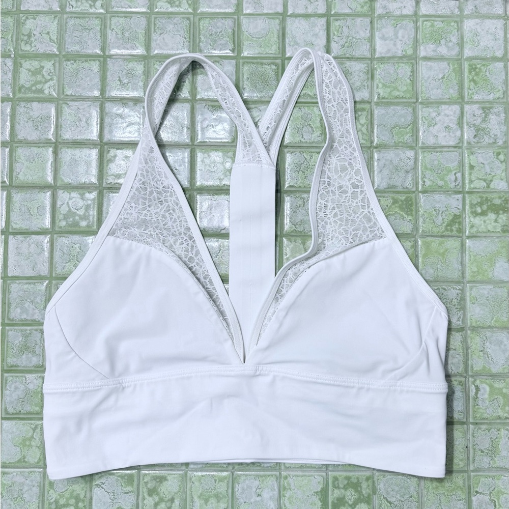 Lululemon Athletica White Sports Bra sz 6 Excellent condition